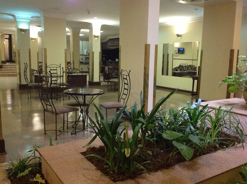 New Ambassador Hotel Harare Buitenkant foto