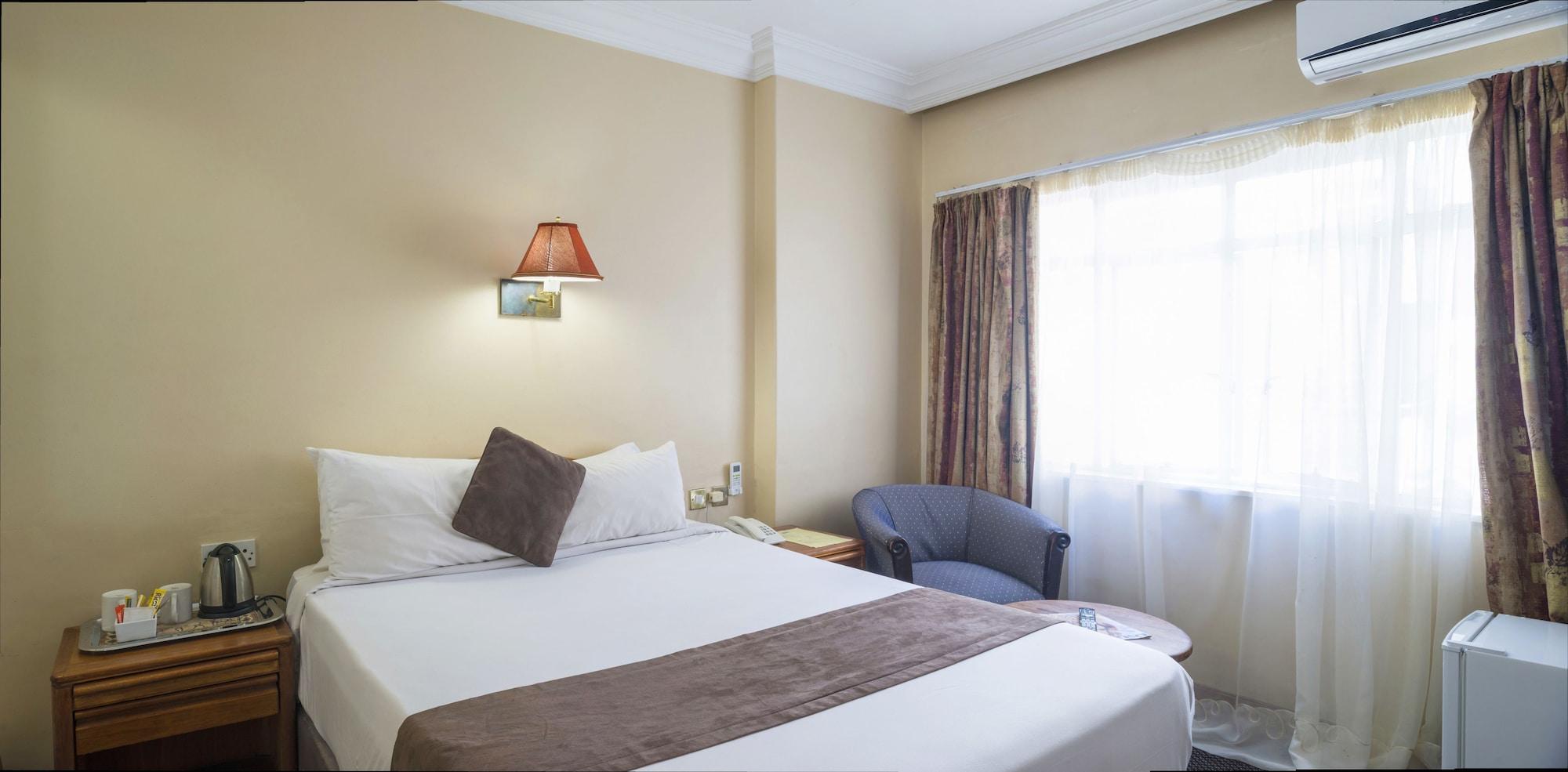 New Ambassador Hotel Harare Buitenkant foto