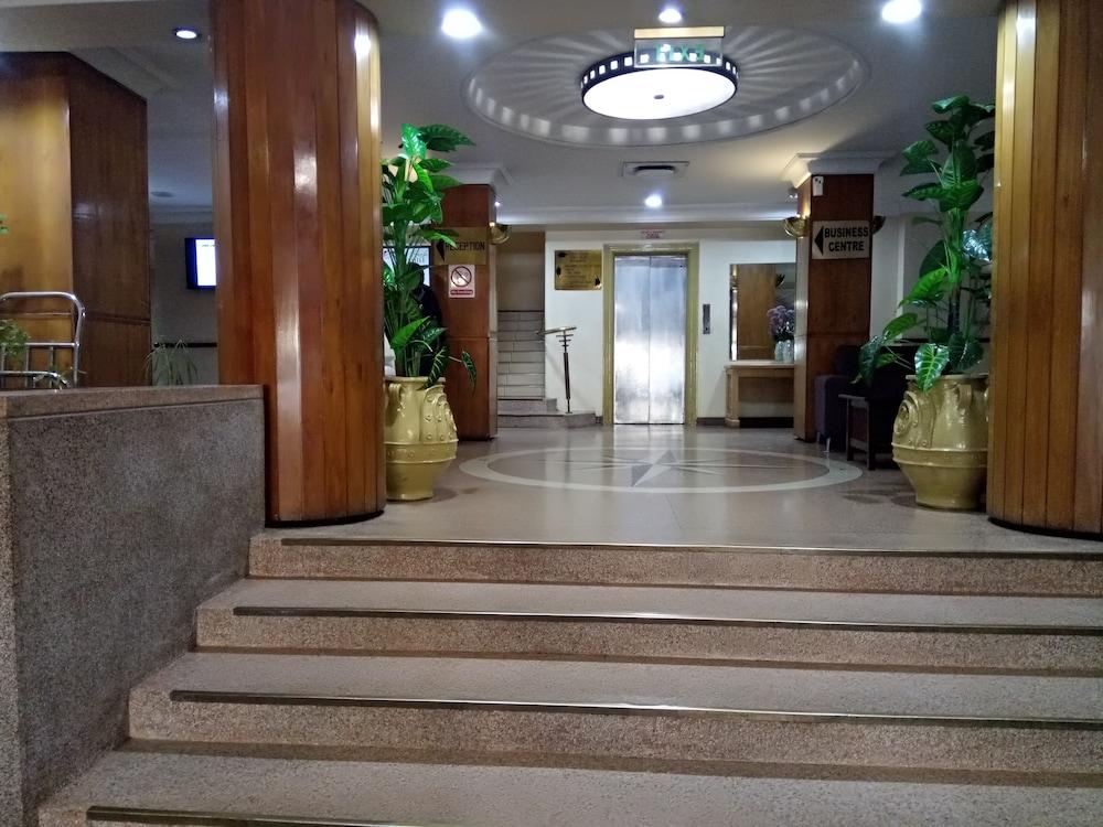 New Ambassador Hotel Harare Buitenkant foto