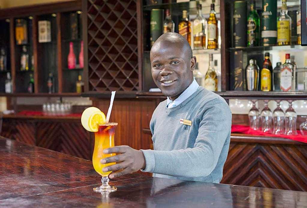 New Ambassador Hotel Harare Restaurant foto