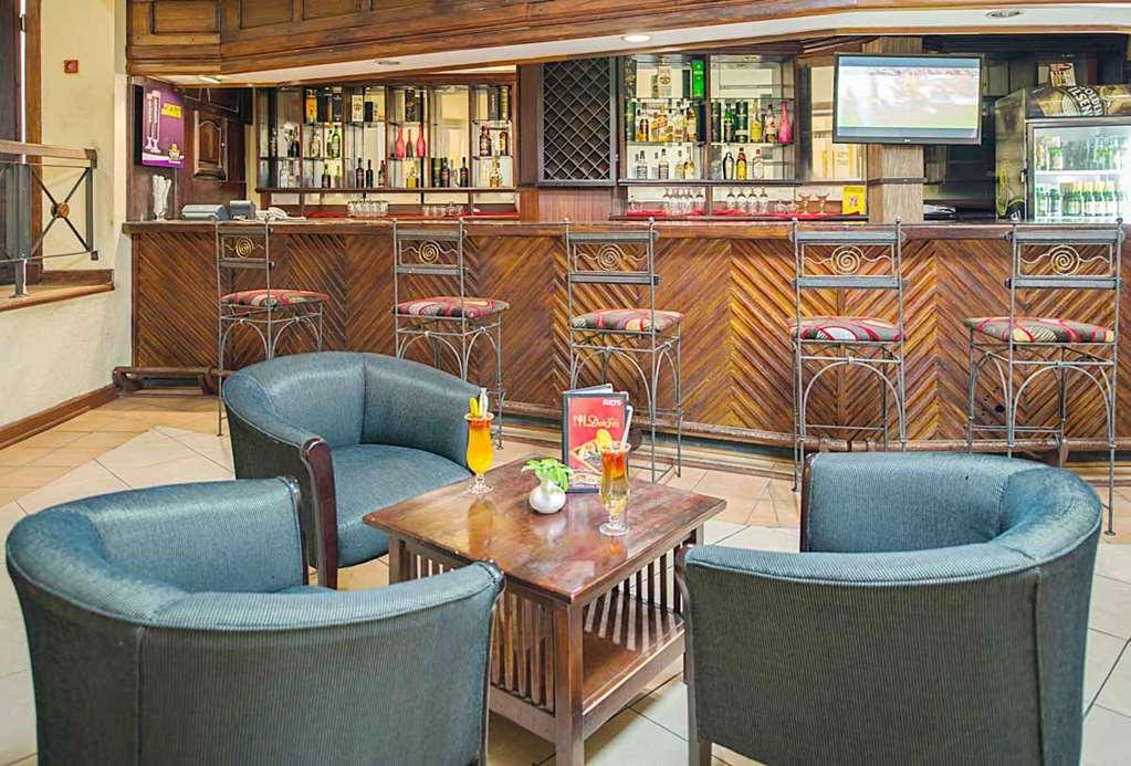 New Ambassador Hotel Harare Restaurant foto