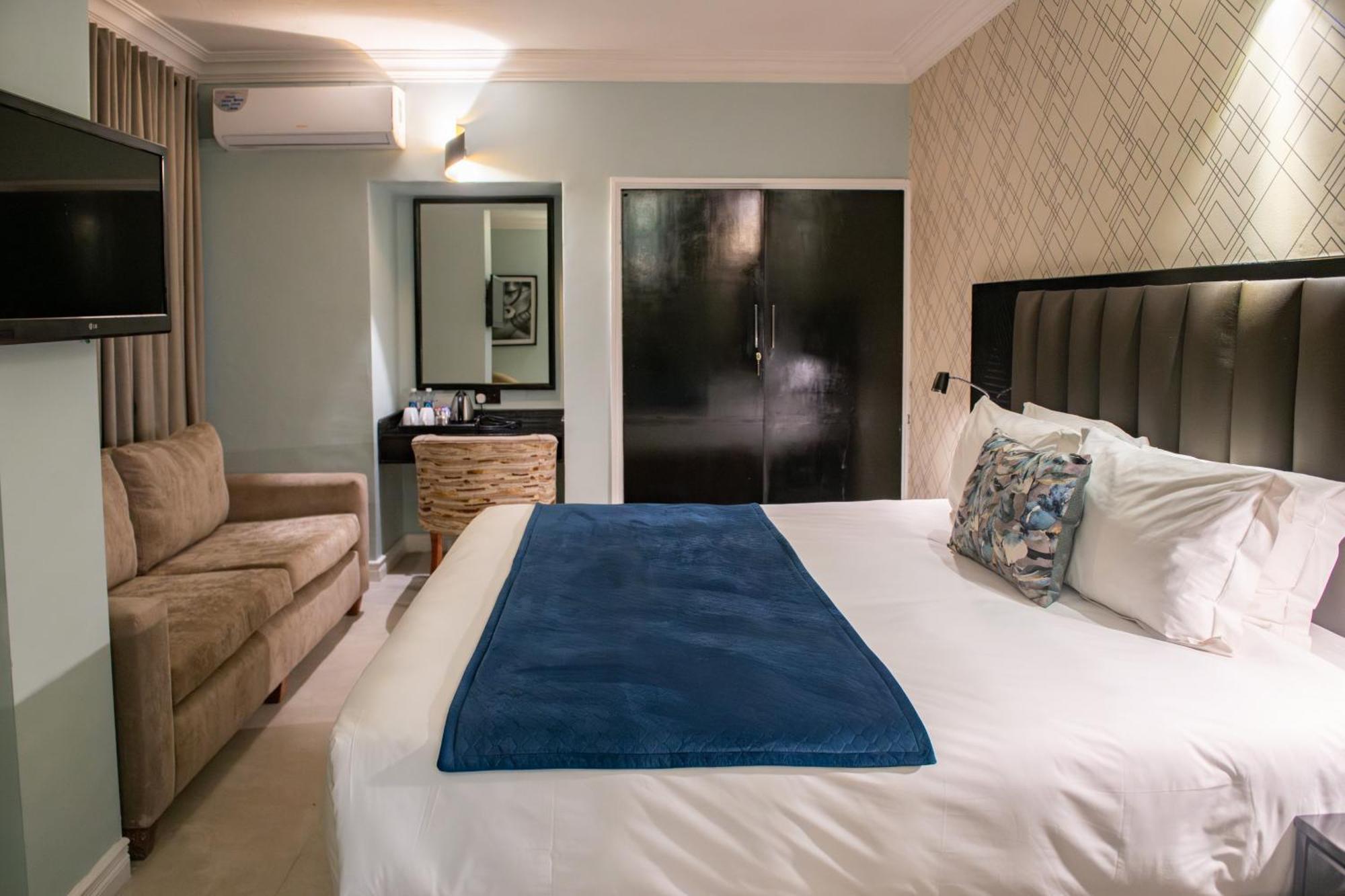 New Ambassador Hotel Harare Buitenkant foto