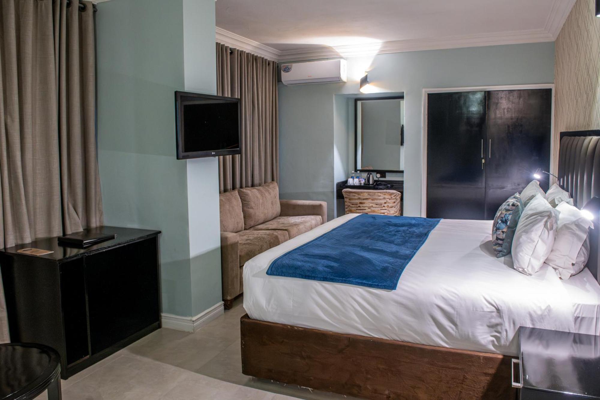New Ambassador Hotel Harare Buitenkant foto