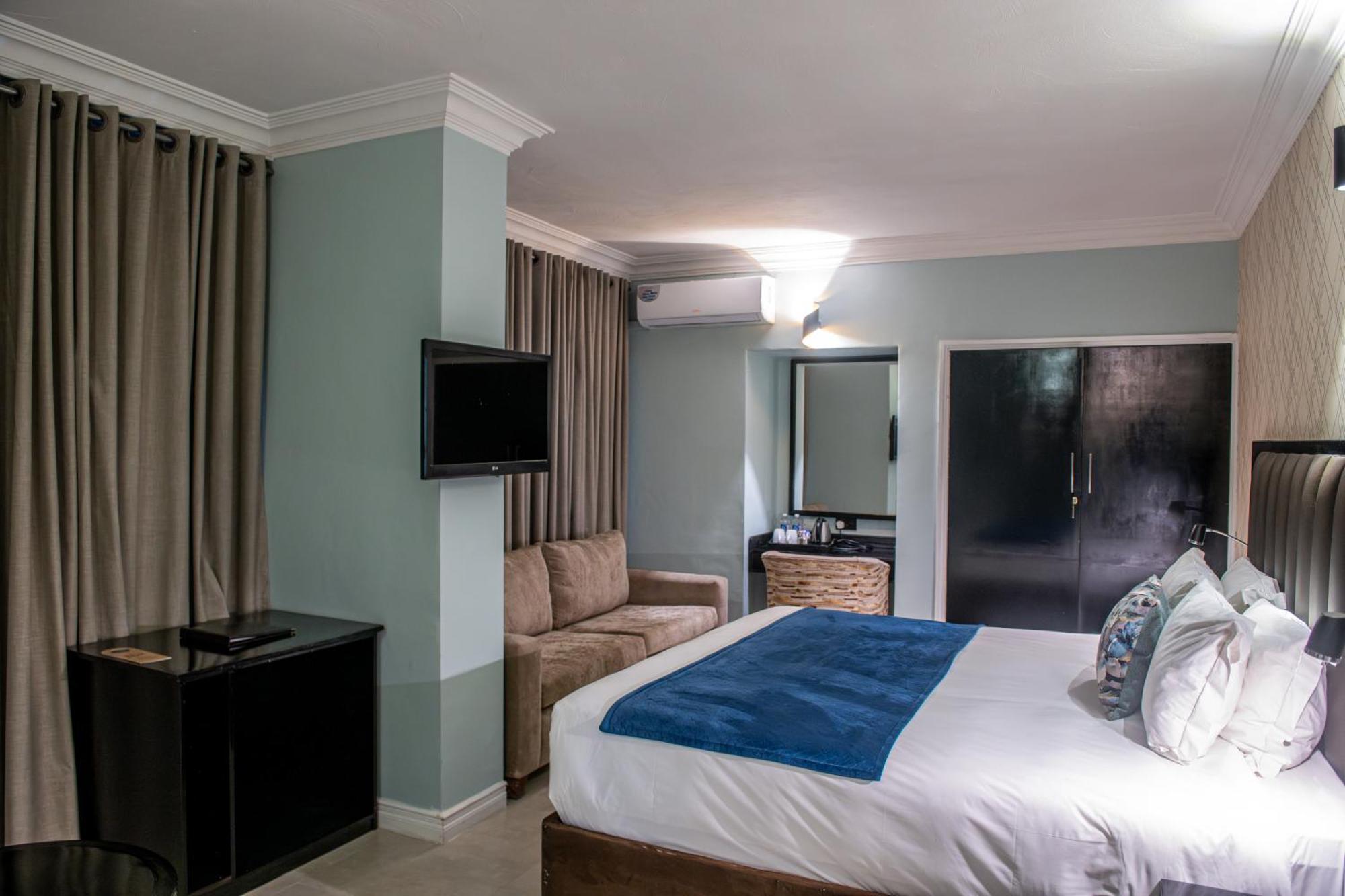 New Ambassador Hotel Harare Buitenkant foto