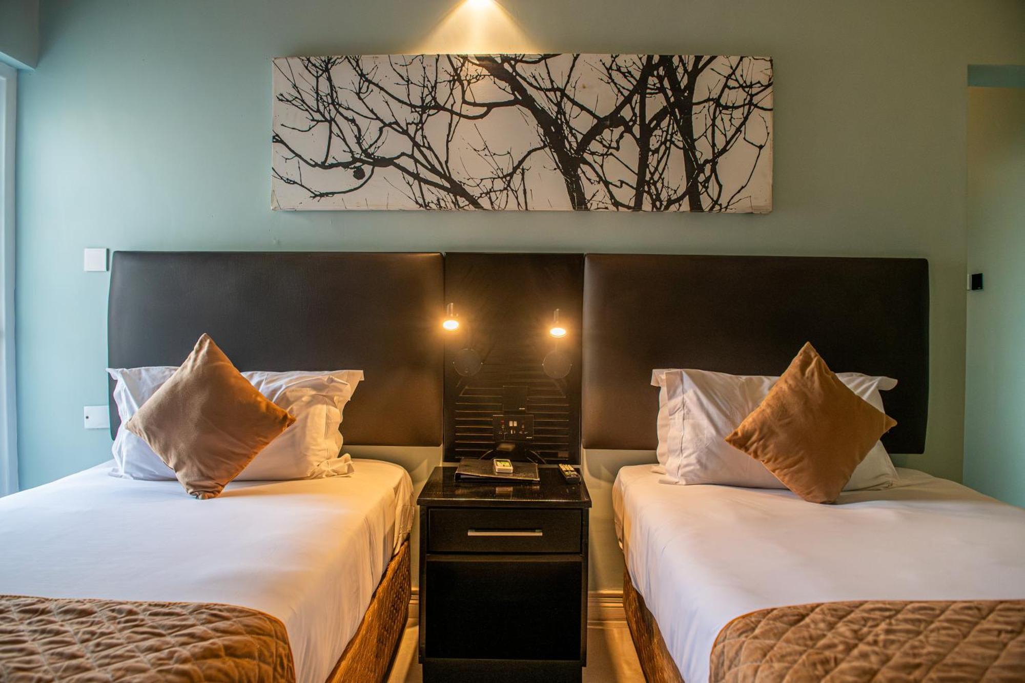 New Ambassador Hotel Harare Buitenkant foto