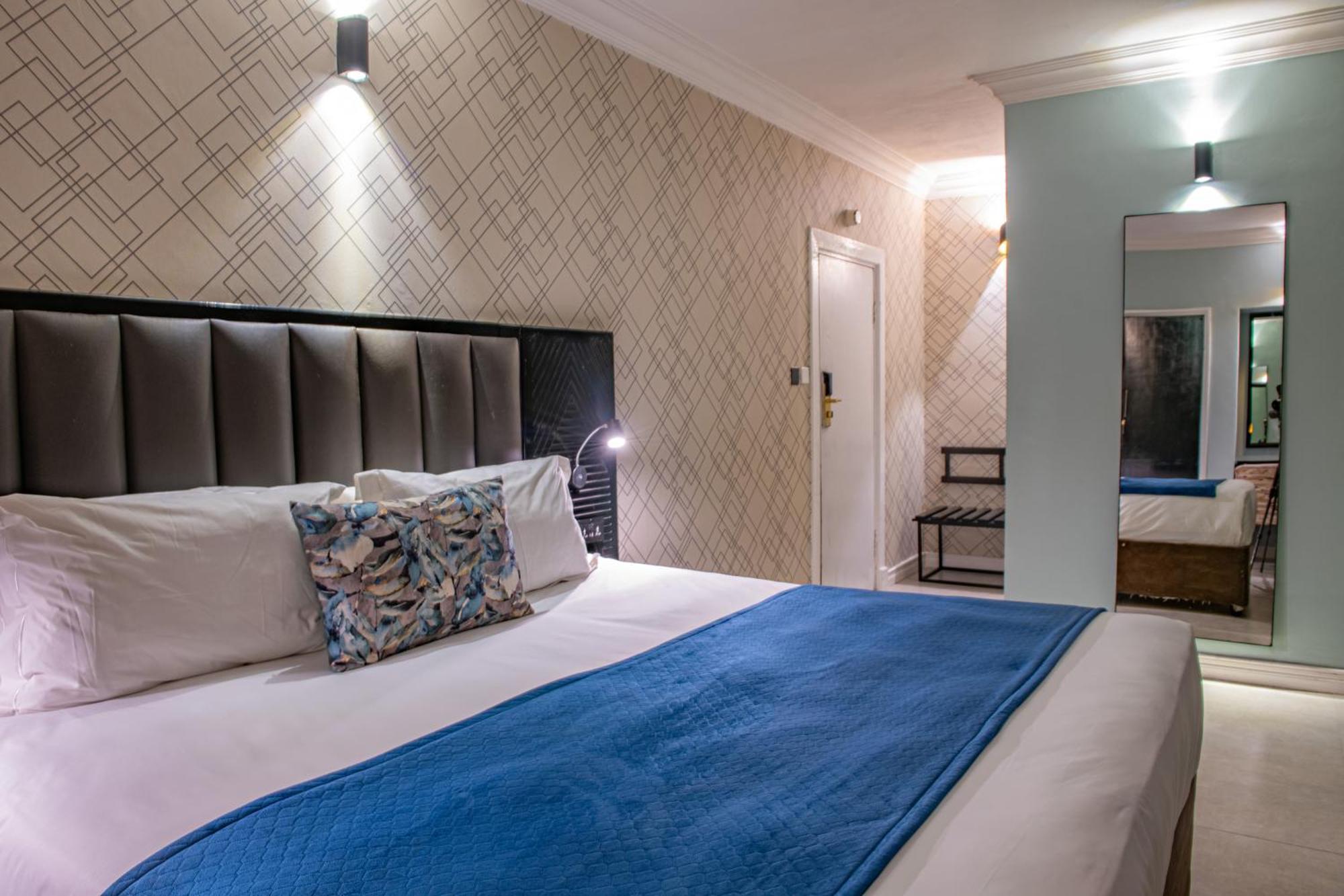 New Ambassador Hotel Harare Buitenkant foto