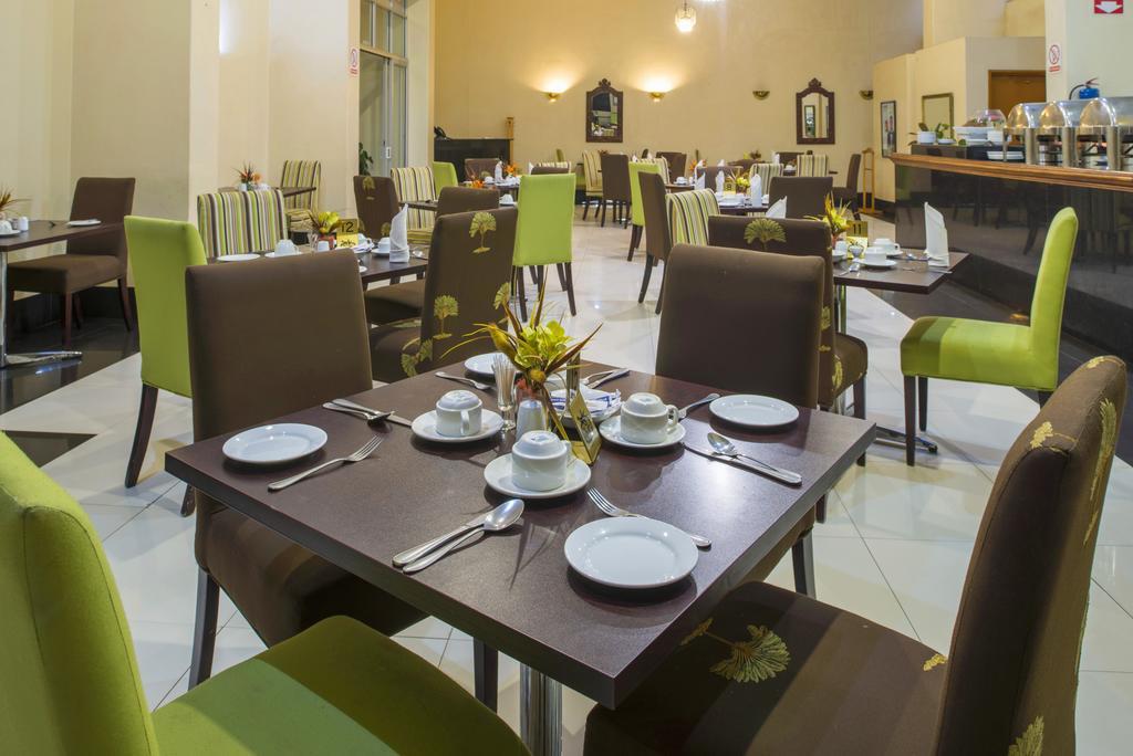 New Ambassador Hotel Harare Buitenkant foto