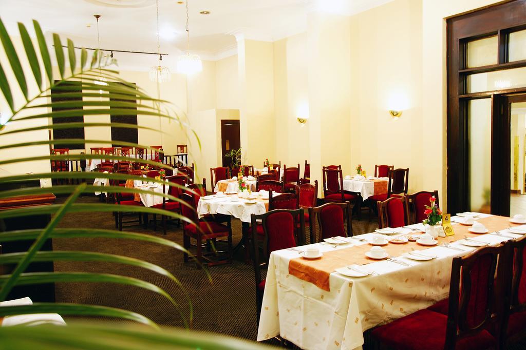 New Ambassador Hotel Harare Buitenkant foto