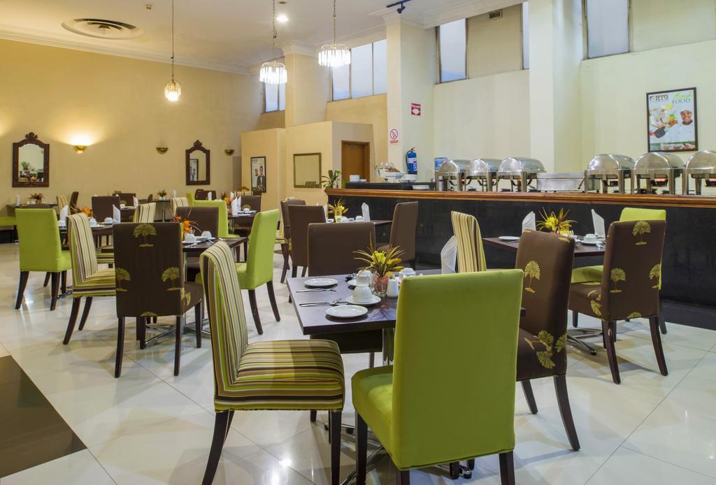 New Ambassador Hotel Harare Buitenkant foto