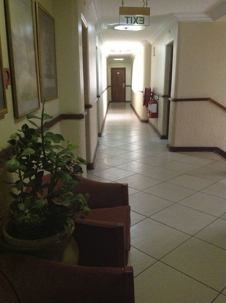 New Ambassador Hotel Harare Buitenkant foto